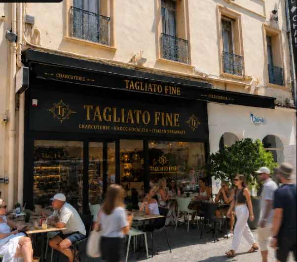 La boutique, à deux pas de la Croisette